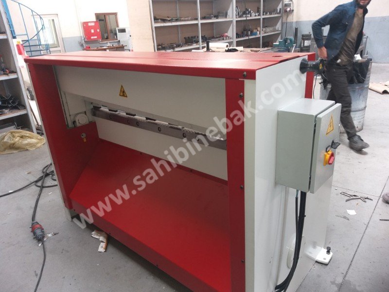 LRGM 1550 x 6mm Rediktörlü LİNDA Machine Marka Giyotin Makas