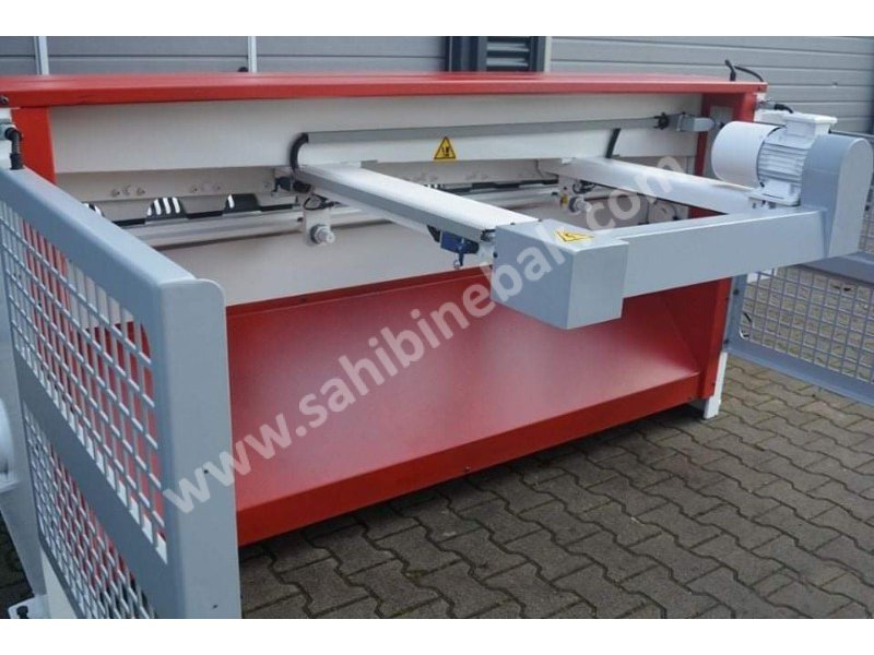 LRGM 2050 x 5mm Rediktörlü Giyotin Makas LİNDA MACHİNE - Guillotine Machines