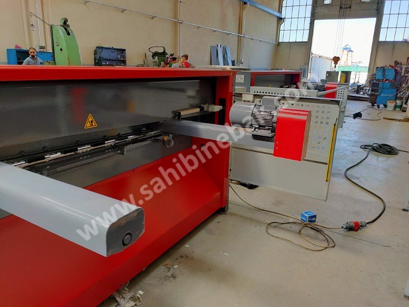 LRGM 2050 x 6mm Rediktörlü Nc Kontrollü 750mm LİNDA Machine Marka Giyotin Makas