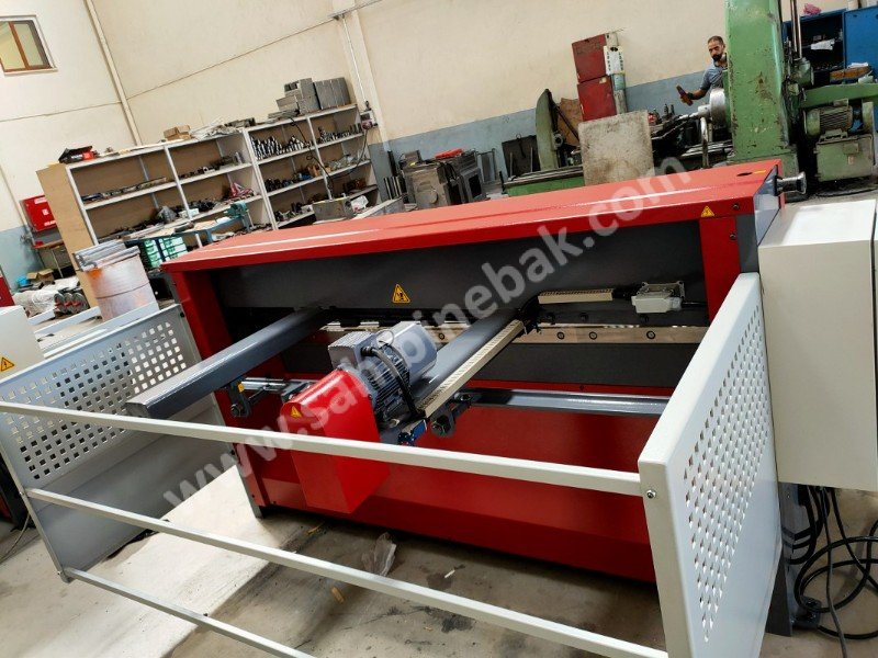 LRGM 2050 x 6mm Rediktörlü Nc Kontrollü 750mm LİNDA Machine Marka Giyotin Makas