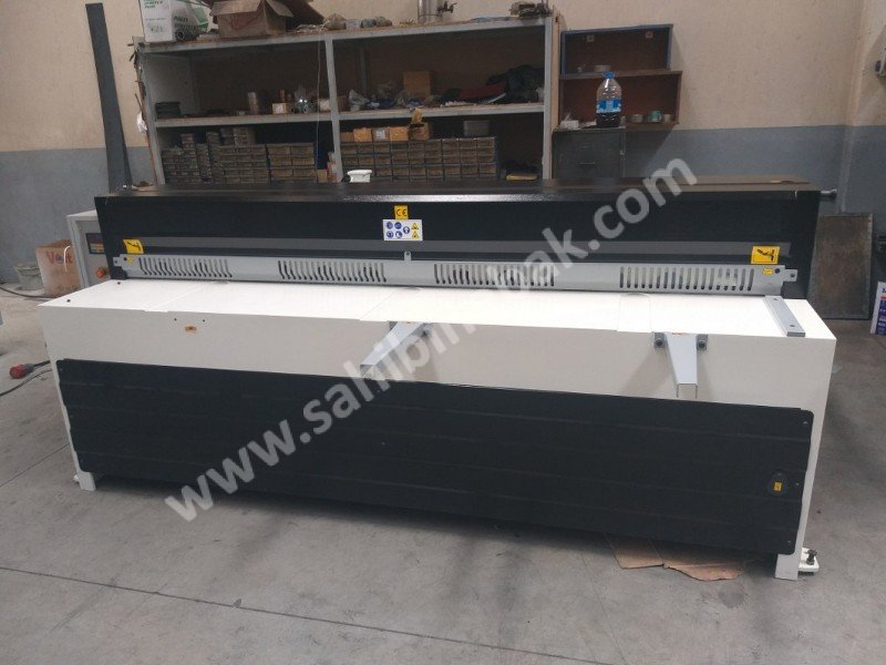 LRGM 2550 x 3mm Rediktörlü LİNDA Machine Marka Giyotin Makas