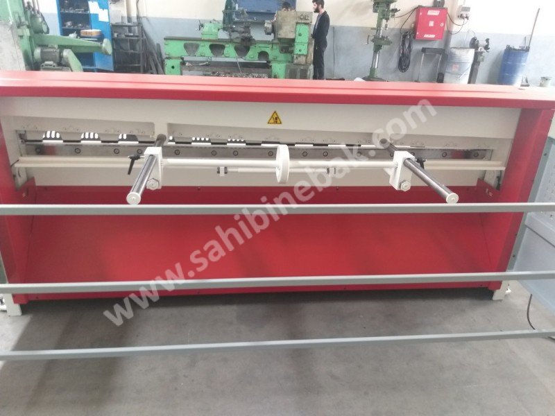 LRGM 2550 x 3mm Rediktörlü LİNDA Machine Marka Giyotin Makas