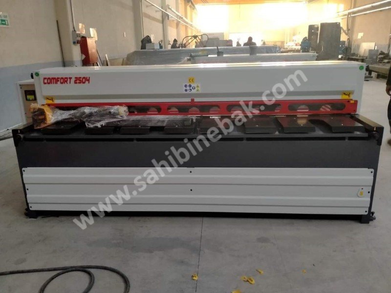 LRGM 2550 x 4mm  Rediktörlü Giyotin Makas LİNDA MACHİNE - Guillotine Machines