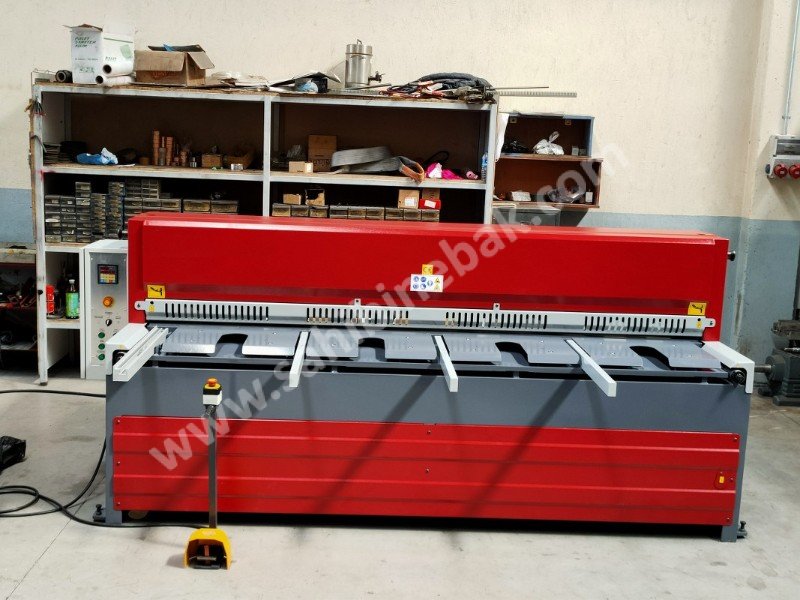 LRGM 2550 x 5mm Rediktörlü Nc Kontrollü 750mm LİNDA Machine Marka Giyotin Makas