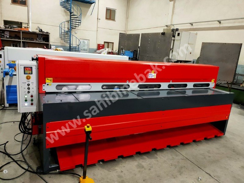 LRGM 3050 x 3mm Rediktörlü Nc Kontrollü 750mm LİNDA Machine Giyotin Makas