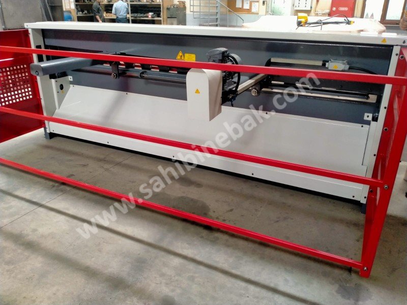 LRGM 3050 x 5mm Rediktörlü Giyotin Makas LİNDA MACHİNE - Guillotine Machines