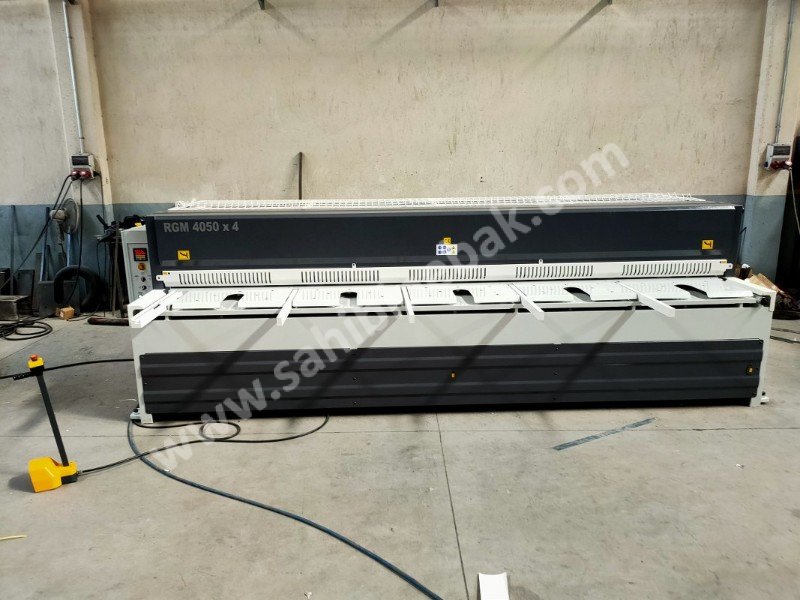 LRGM 4050 x 4mm Rediktörlü Nc Kontrollü 750mm LİNDA Machine Marka Giyotin Makas