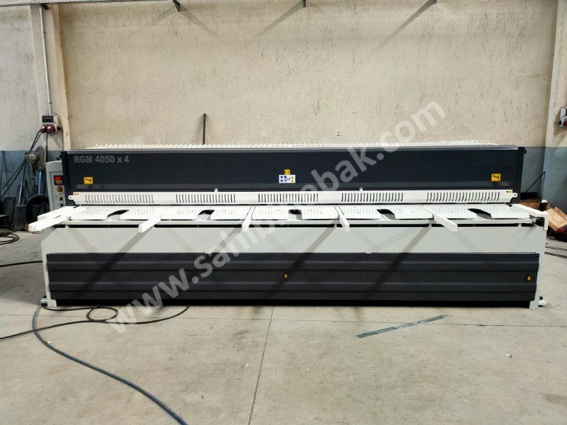 LRGM 4050 x 4mm Rediktörlü Nc Kontrollü 750mm LİNDA Machine Marka Giyotin Makas