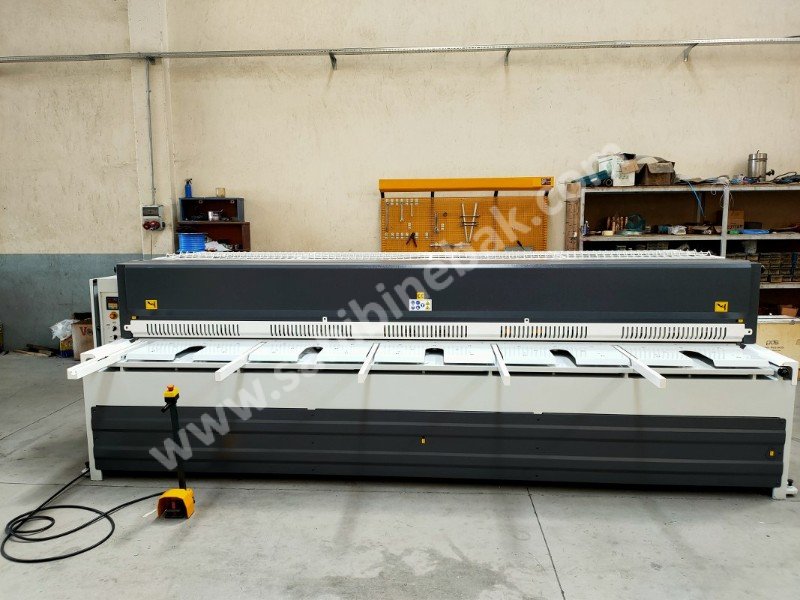 LRGM 4050 x 4mm Rediktörlü Nc Kontrollü 750mm LİNDA Machine Marka Giyotin Makas