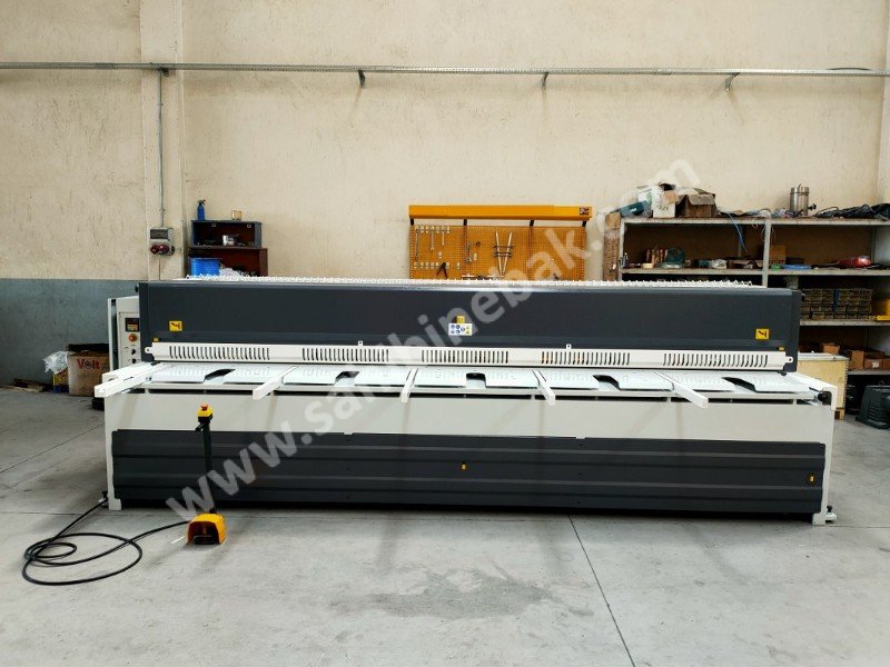 LRGM 4050 x 4mm Rediktörlü Nc Kontrollü 750mm LİNDA Machine Marka Giyotin Makas