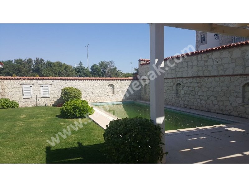 İzmir Çeşme Alaçatıda Özel Havuzlu Günlük Kiralık Lüks Tatil Villası Villa Saray