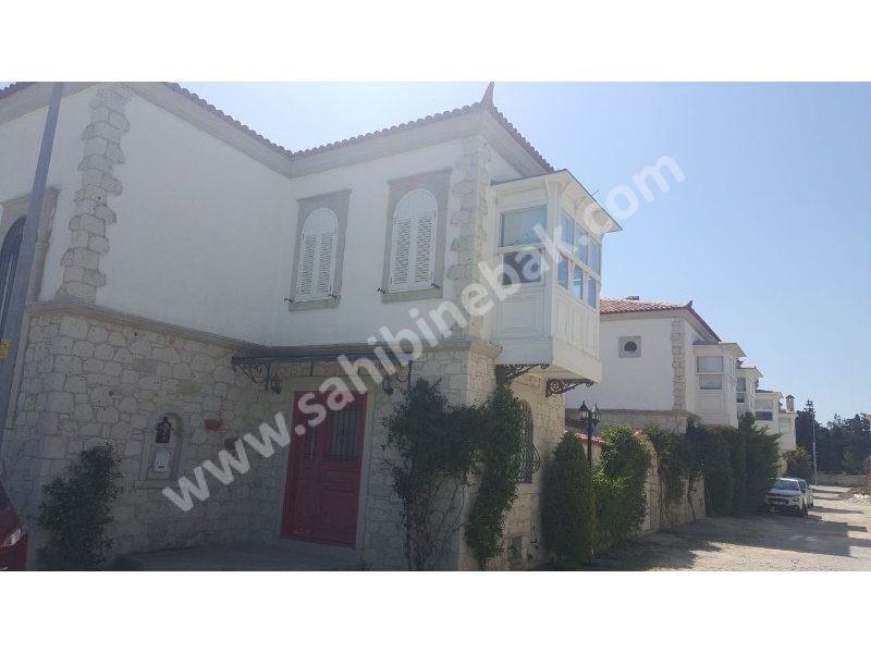 İzmir Çeşme Alaçatıda Özel Havuzlu Günlük Kiralık Lüks Tatil Villası Villa Saray