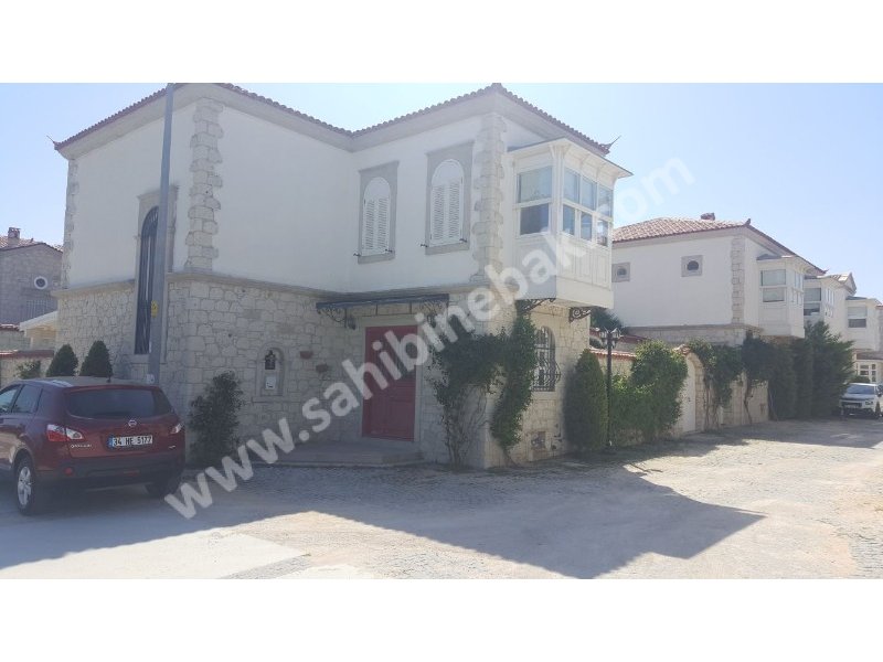 İzmir Çeşme Alaçatıda Özel Havuzlu Günlük Kiralık Lüks Tatil Villası Villa Saray