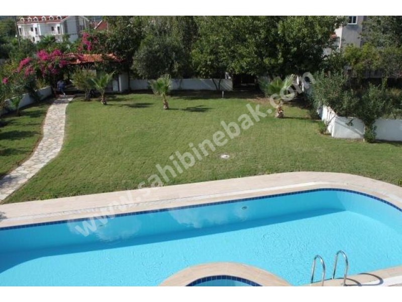 İzmir Çeşme’de Havuzlu Haftalık Kiralık Lüks Villa