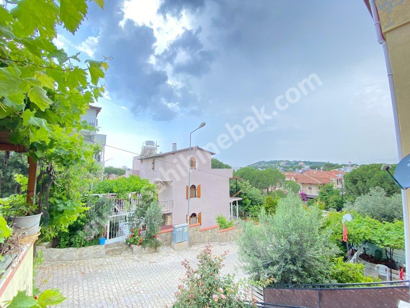 Ürkmez Deniz Tarafın'da 85M2 Kullanım Alanlı Açık Ferah Satılık 1+1 Daire