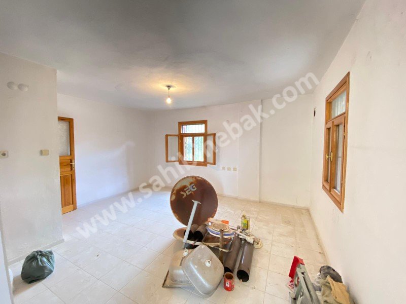 Ürkmez Deniz Tarafın'da 85M2 Kullanım Alanlı Açık Ferah Satılık 1+1 Daire
