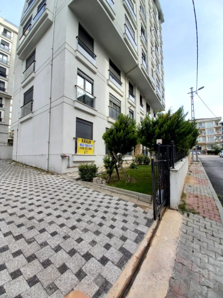 MALTEPE ZÜMRÜTEVLERDE SATILIK 2+1 KOMBİLİ 70 m2 YÜKSEK GİRİŞ DAİRE