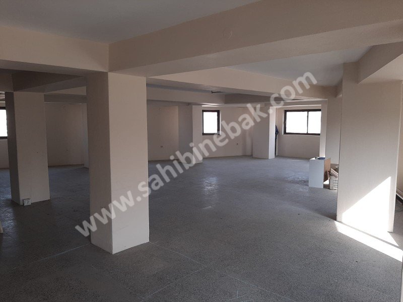 FUAR CUMHURİYET KAPISI KARŞISI AKINCILAR CADDESİNDE 220M2 OFİS