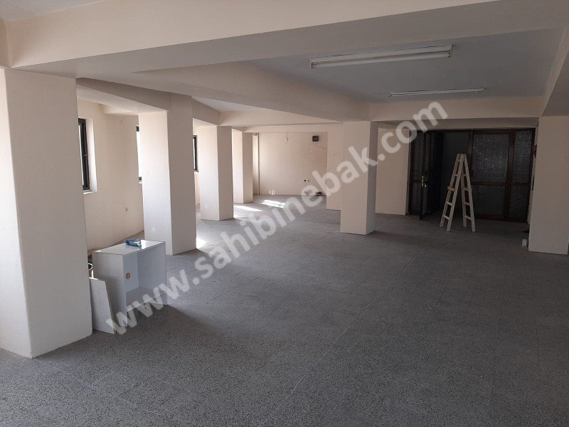 FUAR CUMHURİYET KAPISI KARŞISI AKINCILAR CADDESİNDE 220M2 OFİS