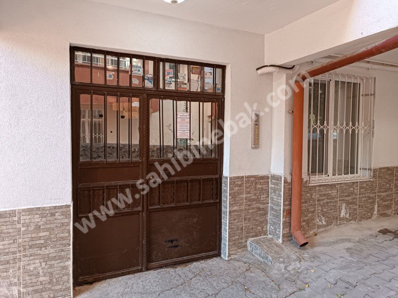 AKSARAY BÜYÜK BÖLÇEK KIPRIS SOKAK SATILIK 2 KAT 3+1 DAİRE