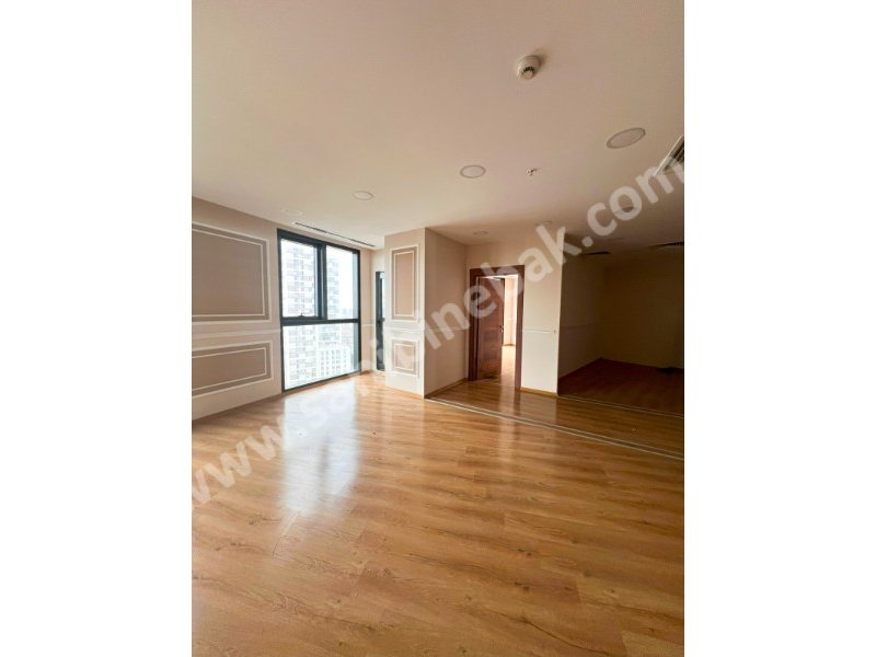 Burç İstanbul İş Merkezinde Kiralık 128 m2 Ofis