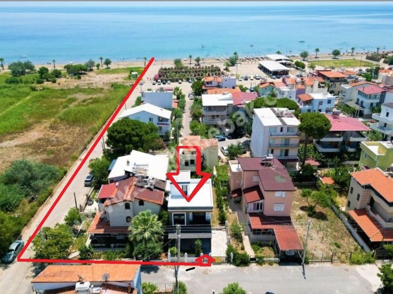 Doğanbey'de Bahçeli Ultura Lüks Denizi Tarafında Satılık 3+1 Villa