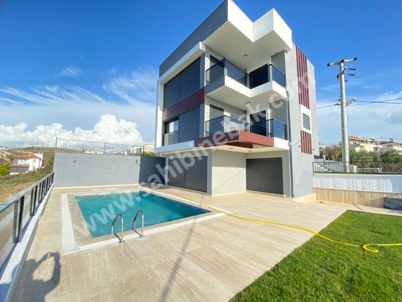 Akarca'a Mükemmel Doğasıyla Özel Havuzlu Ultra Lüks Müstakil Satılık 3+2 Villa