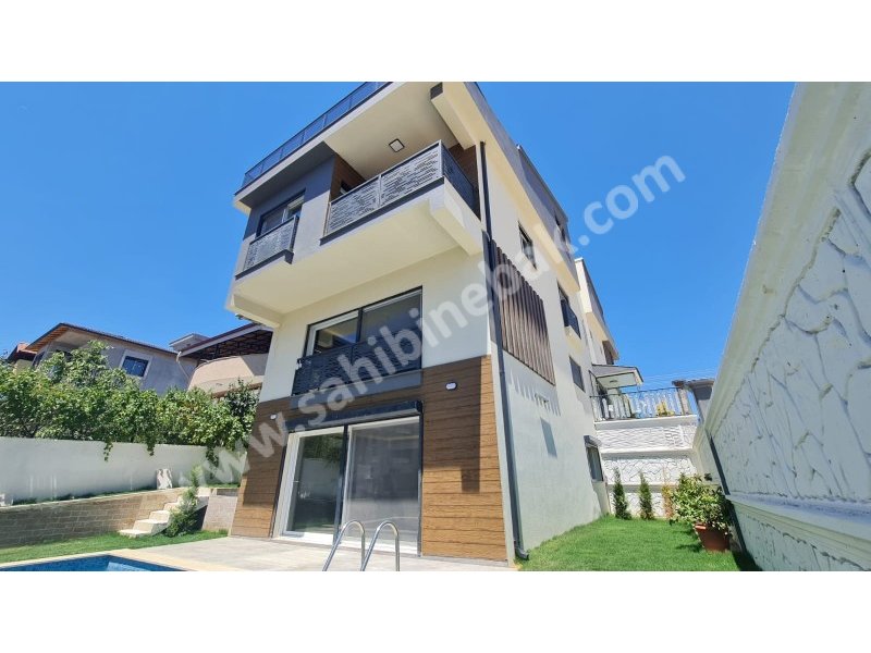 Seferihisa Camikebirde Müstakil Bahçesi Satılık 5+2 Hauzlu Villa