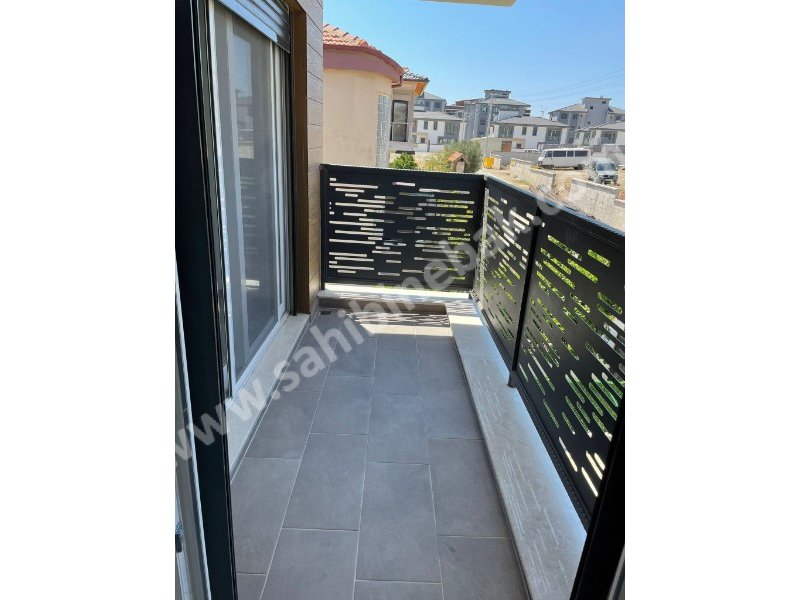 Seferihisa Camikebirde Müstakil Bahçesi Satılık 5+2 Hauzlu Villa