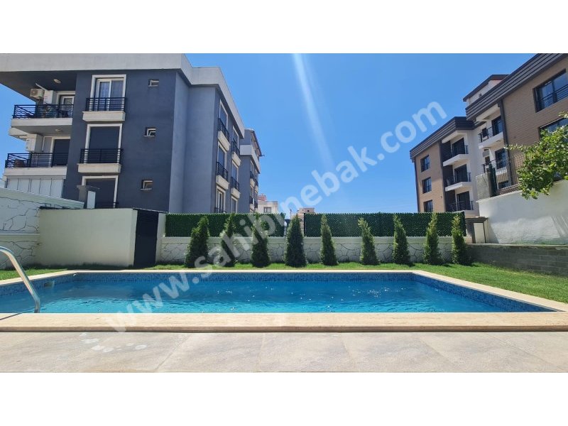 Seferihisa Camikebirde Müstakil Bahçesi Satılık 5+2 Hauzlu Villa