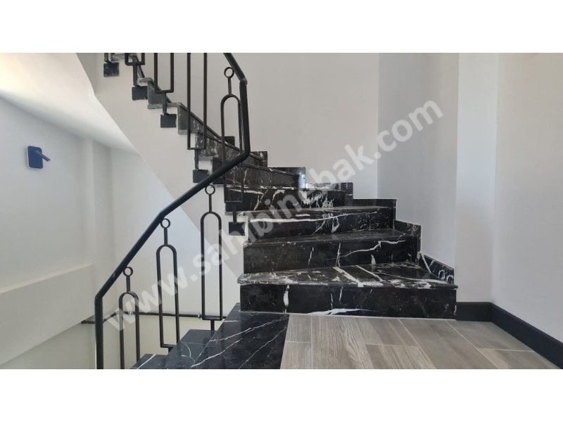 Seferihisa Camikebirde Müstakil Bahçesi Satılık 5+2 Hauzlu Villa