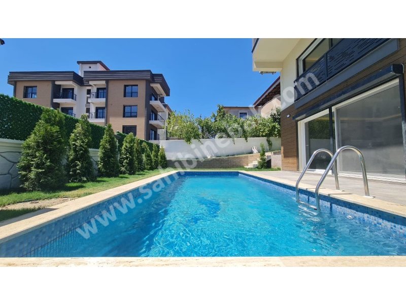 Seferihisa Camikebirde Müstakil Bahçesi Satılık 5+2 Hauzlu Villa