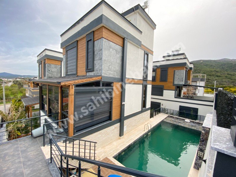 Ürkmezde Tek Müstakil Özel Havuzlu Full Eşyalı Full Deniz Satılık 4+1 Villa
