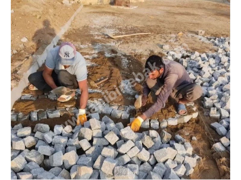 İzmir Çeşme granit küp taş begonit küp taş uygulama ekibi halil usta