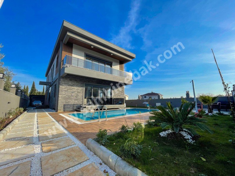 ANTALYA DÖŞEMEALTINDA SATILIK 540 M2  6+1  HAVUZLU MALİKANE