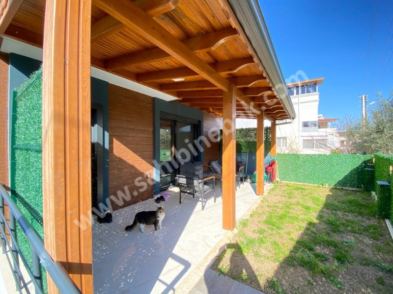 Ürkmez de Deniz Manzaralı Mustakil Ultra Lüks Satılık 3+1 Villa
