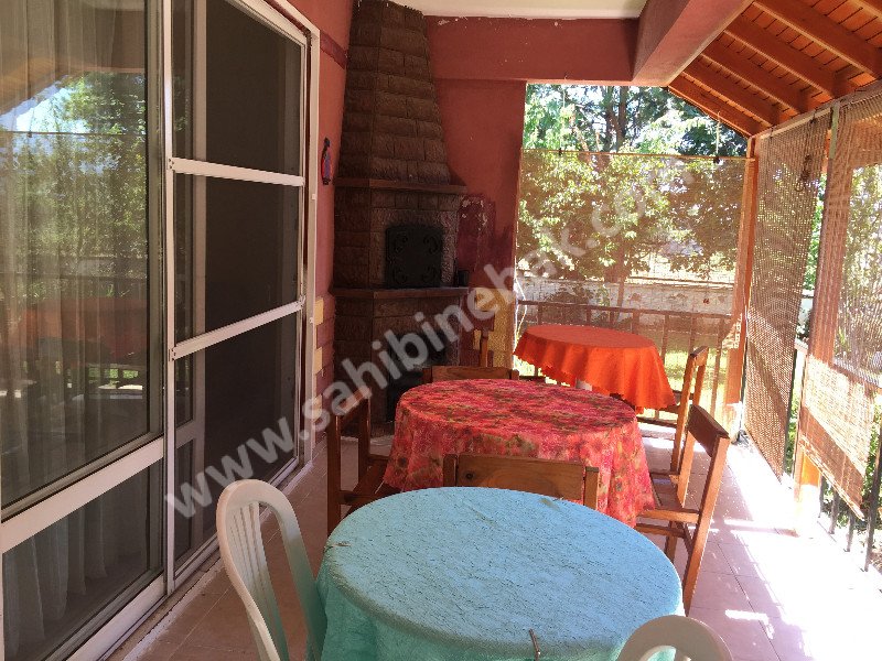 İzmir Dikili'de Site İçinde Bahçeli Havuzlu Kiralık Dublex Villa