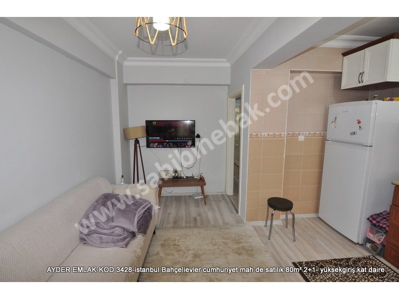 İstanbul Bahçelievler Cumhuriyet Mah. 80 m2 Satılık 2+1 Yüksek Giriş Daire