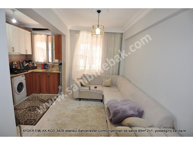 İstanbul Bahçelievler Cumhuriyet Mah. 80 m2 Satılık 2+1 Yüksek Giriş Daire