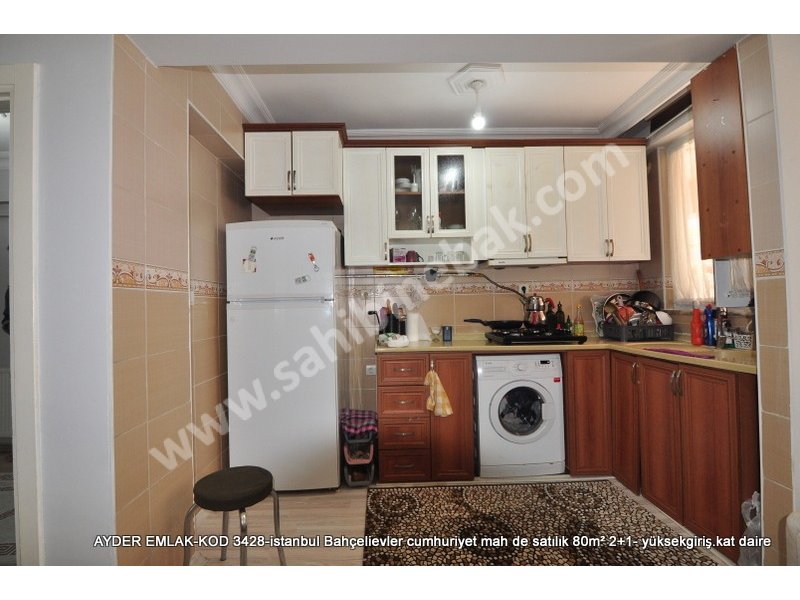 İstanbul Bahçelievler Cumhuriyet Mah. 80 m2 Satılık 2+1 Yüksek Giriş Daire
