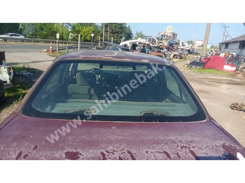 Renault 19 sedan arka cam