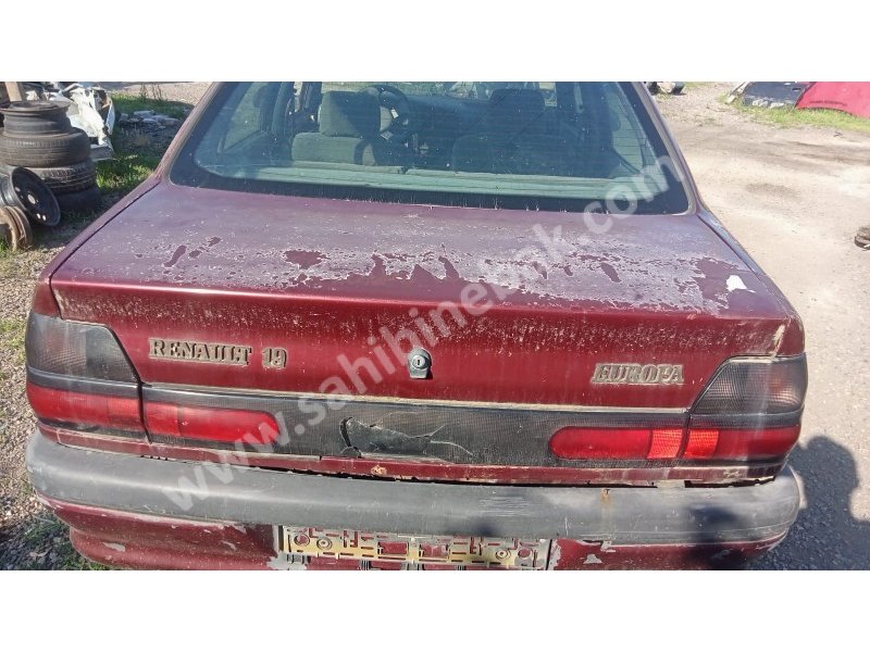 Renault 19 bagaj kapağı