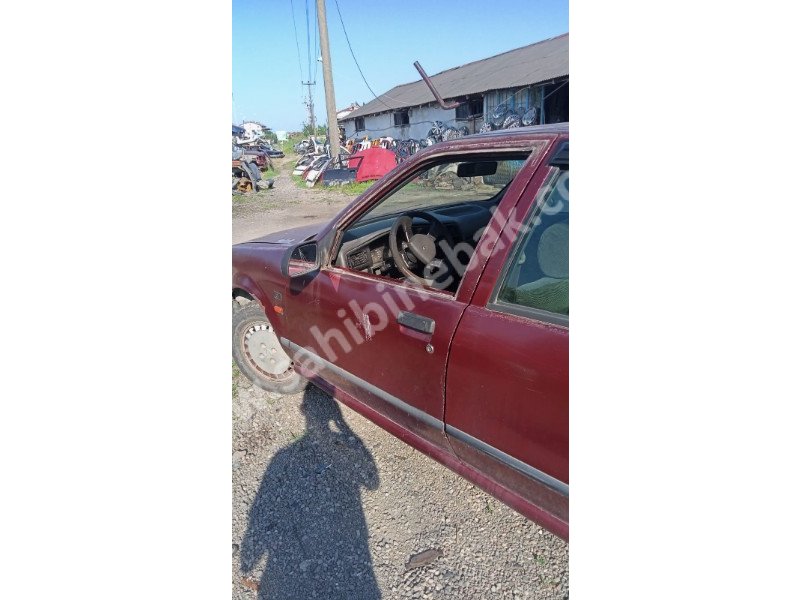 Renault 19 sol ön kapı