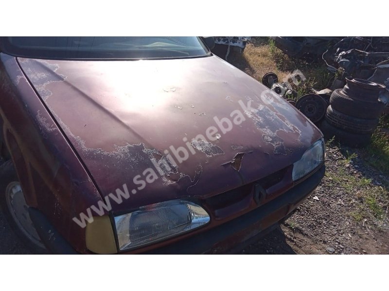 Renault 19 motor kaputu ufak hasarlı orjinal