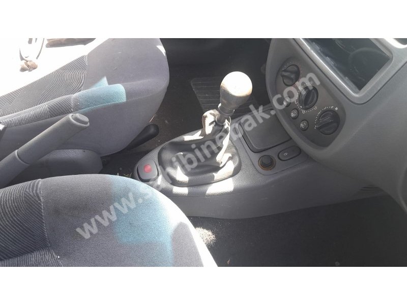 Clio 2 vites konsolu