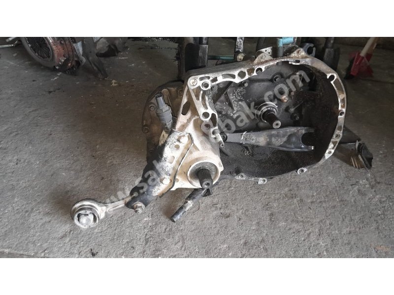 Renault clio 1.4 8v alttan levyeli manuel sanziman