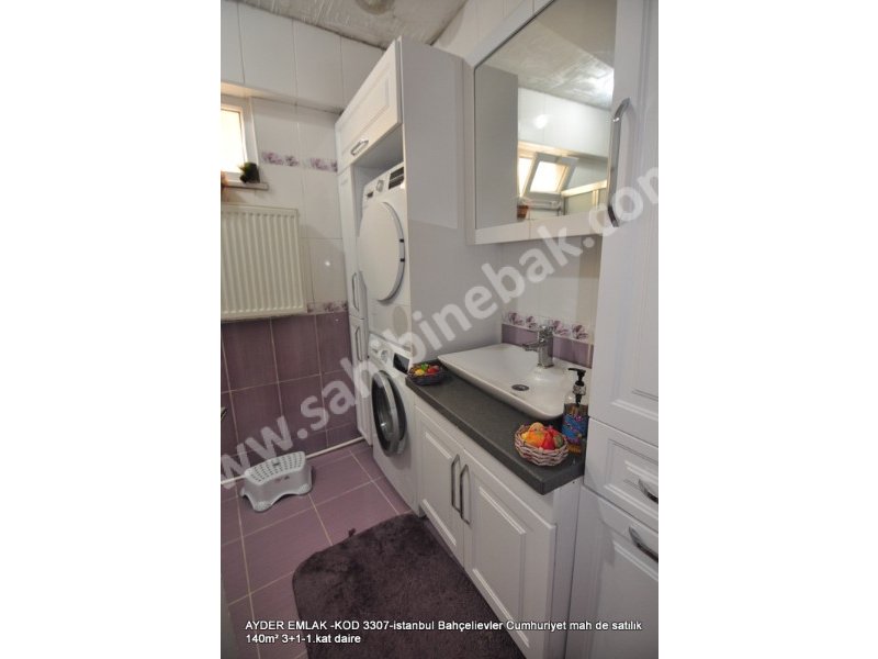İstanbul Bahçelievler Cumhuriyet Mah. Satılık 1.Kat 3+1 Daire 140 m2
