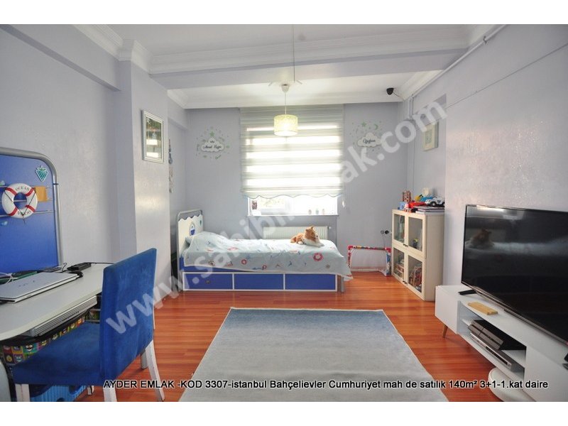 İstanbul Bahçelievler Cumhuriyet Mah. Satılık 1.Kat 3+1 Daire 140 m2