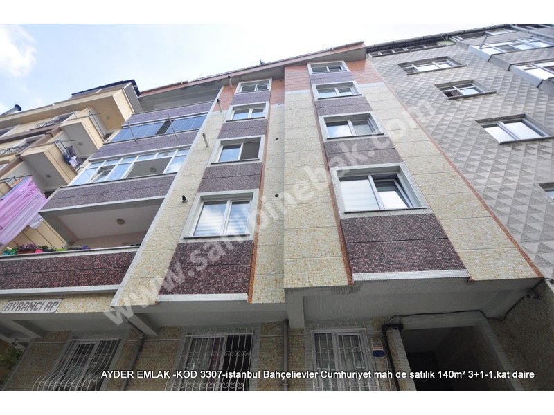 İstanbul Bahçelievler Cumhuriyet Mah. Satılık 1.Kat 3+1 Daire 140 m2