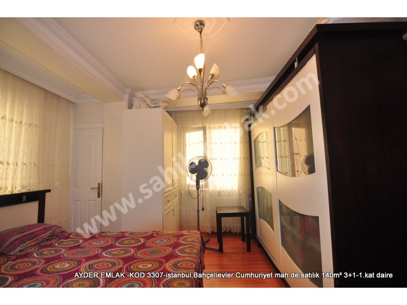 İstanbul Bahçelievler Cumhuriyet Mah. Satılık 1.Kat 3+1 Daire 140 m2